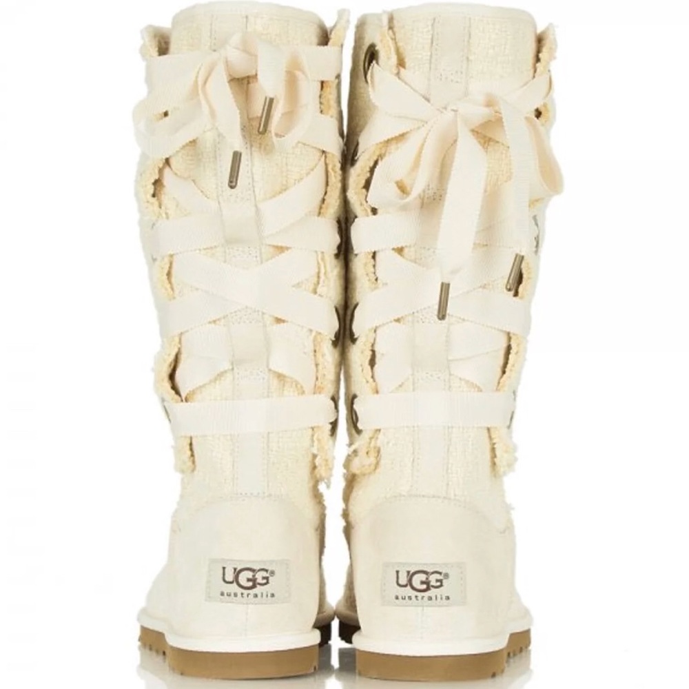 BRAND NEW IN BOX UGG LACE UP HEIRLOOM BOOTS